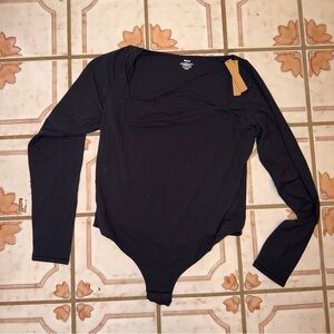 NWT SKIMS GRAPHITE FITS EVERYBODY LONG SLEEVE SQUARE NECK BODYSUIT